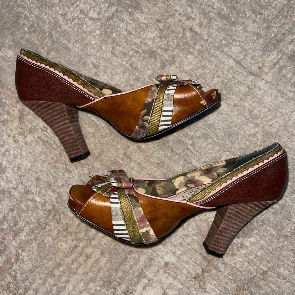 ๐๐๐๐๐ ๐๐๐ ๐๐๐๐ ๐ก๐๐ Retro-Inspired Heels - Picture 4 of 16